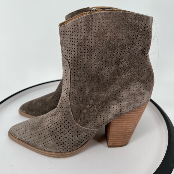 MARC FISHER GRAY SUEDE IDAIRE BOOTS WITH BOX, ANKLE BOOTS WITH INSIDE‎ ZIPPER - Picture 4 of 9